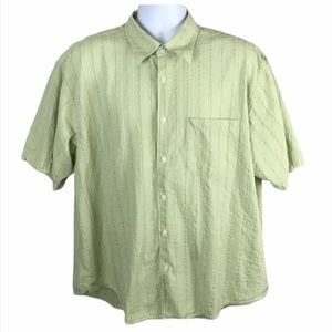 Izod  Men's Dress Shirt Size XL Green Striped Short Sleeve Pocket Button Up